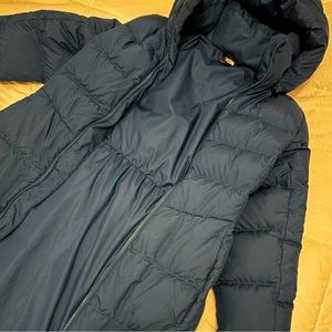 THE NORTH FACE WOMEN's METROPOLIS
DOWN PARKA - Women Size M